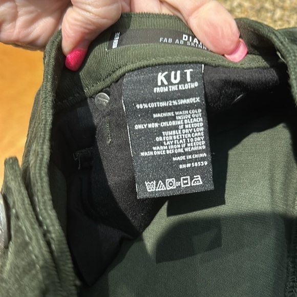 Nwt Kut from The Kloth micro corduroy jean. Size 6. Waist flat 16”. Rise 9.5”. - Picture 7 of 7